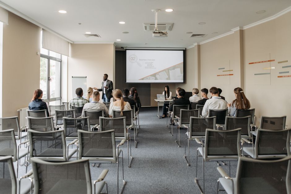 Kontakt aufnehmen – Pro Academy GmbH